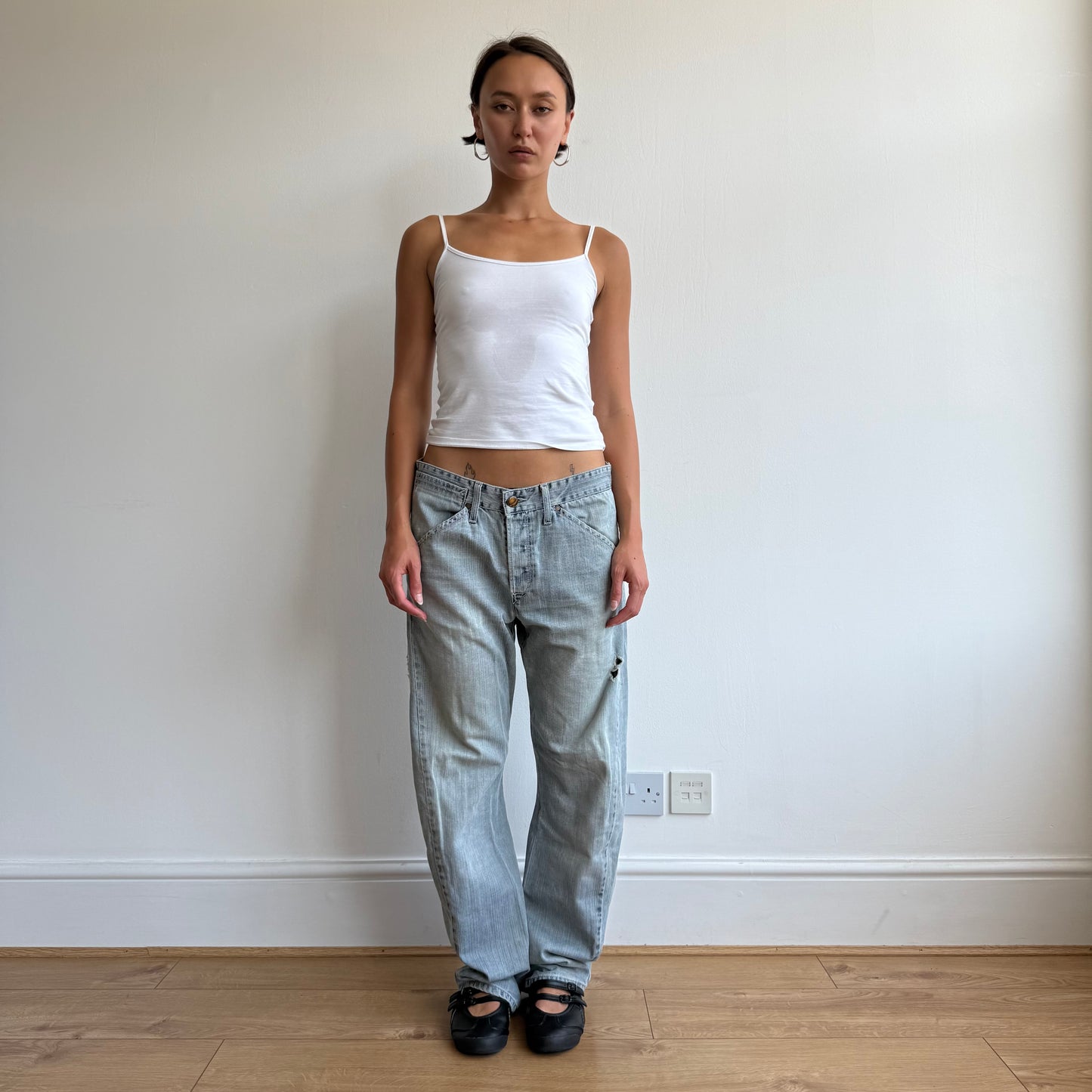 Levi’s engineered light wash patch jeans - Size 31x32