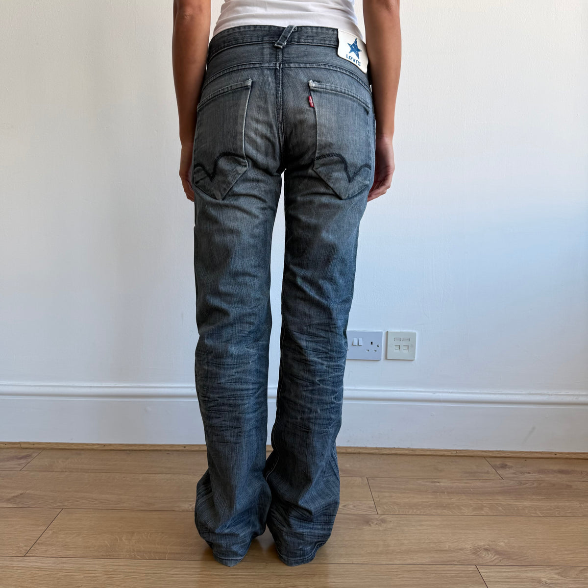 Levi’s dark wash star jeans - Size 31x34