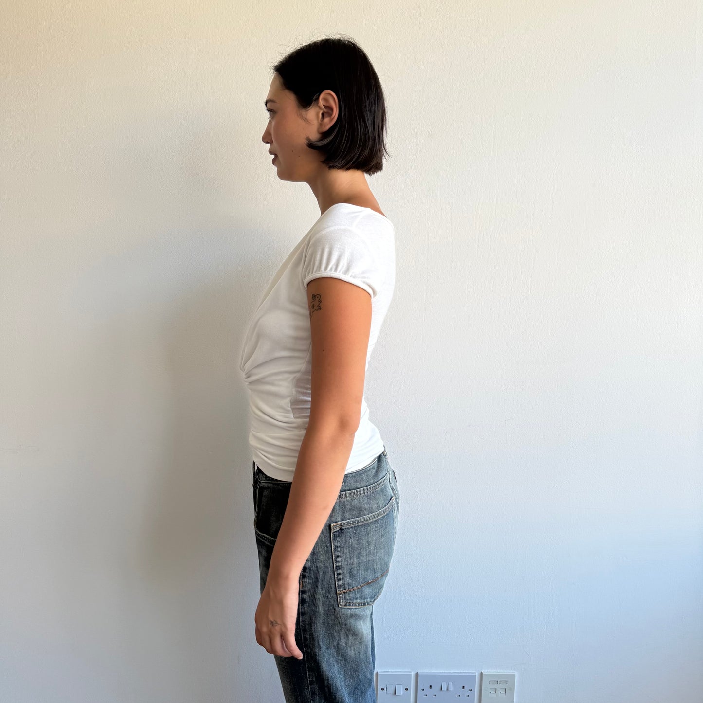 White short sleeve keyhole top - Size S
