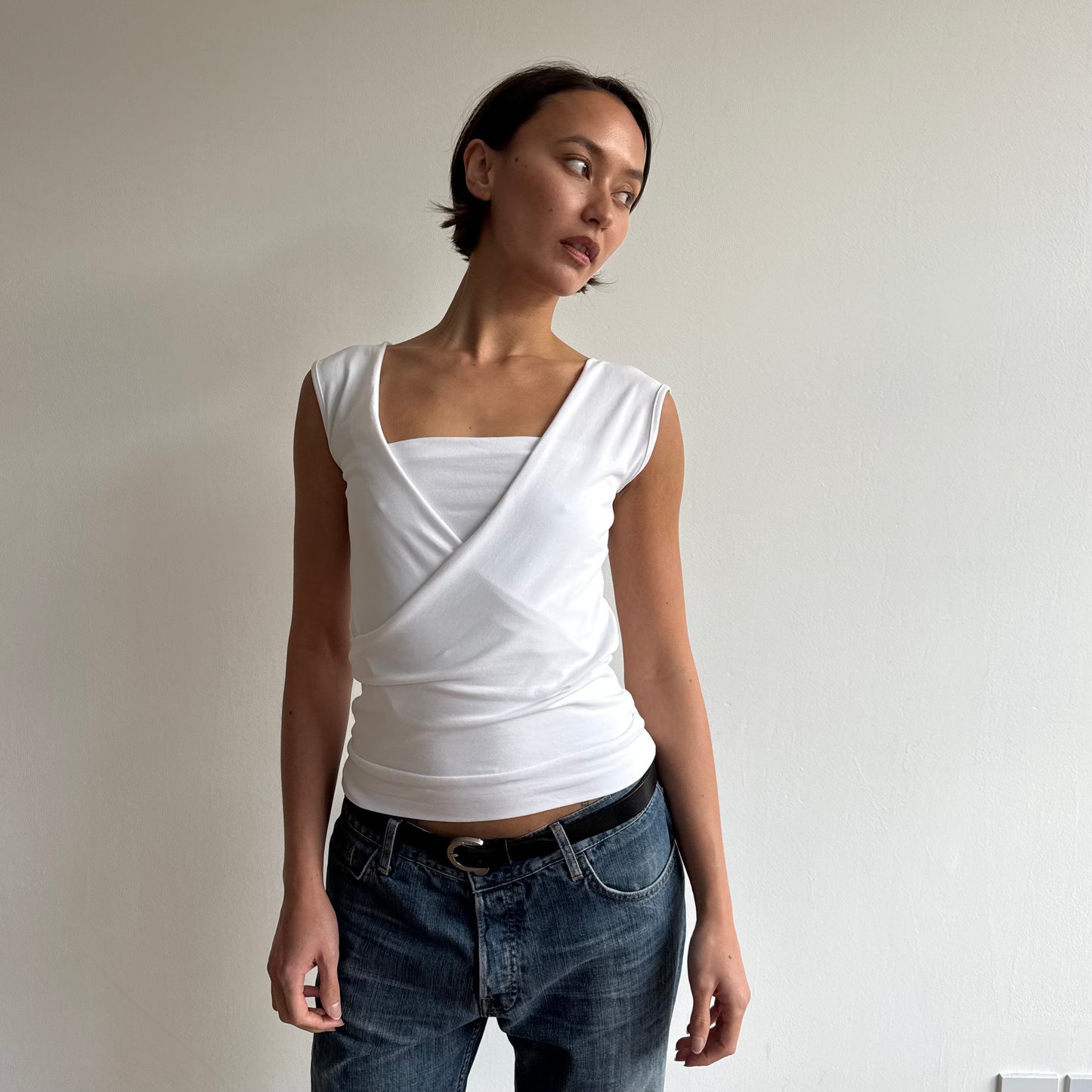 ‘The Keyhole Top’ sleeveless - White