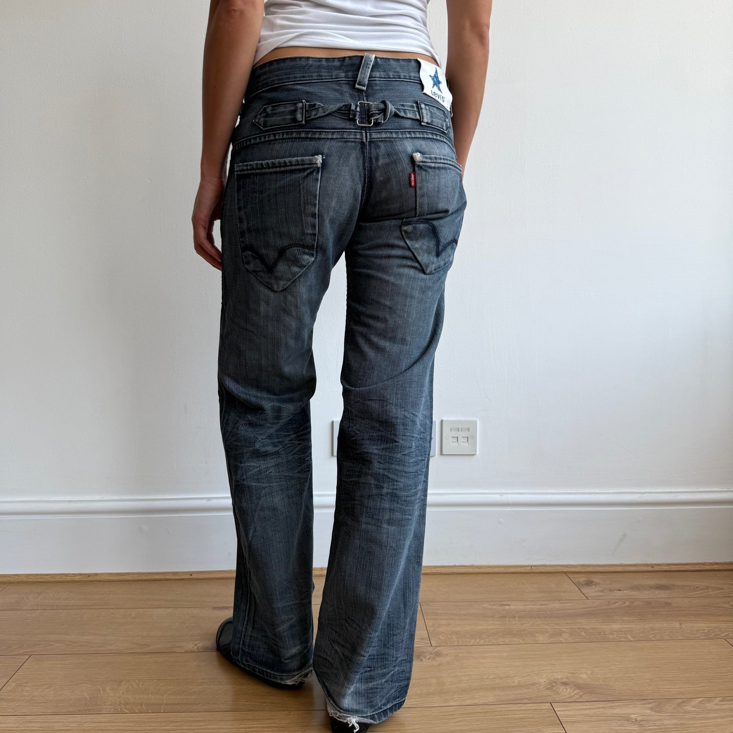 Levi’s star cinch back jeans - Size 29x32