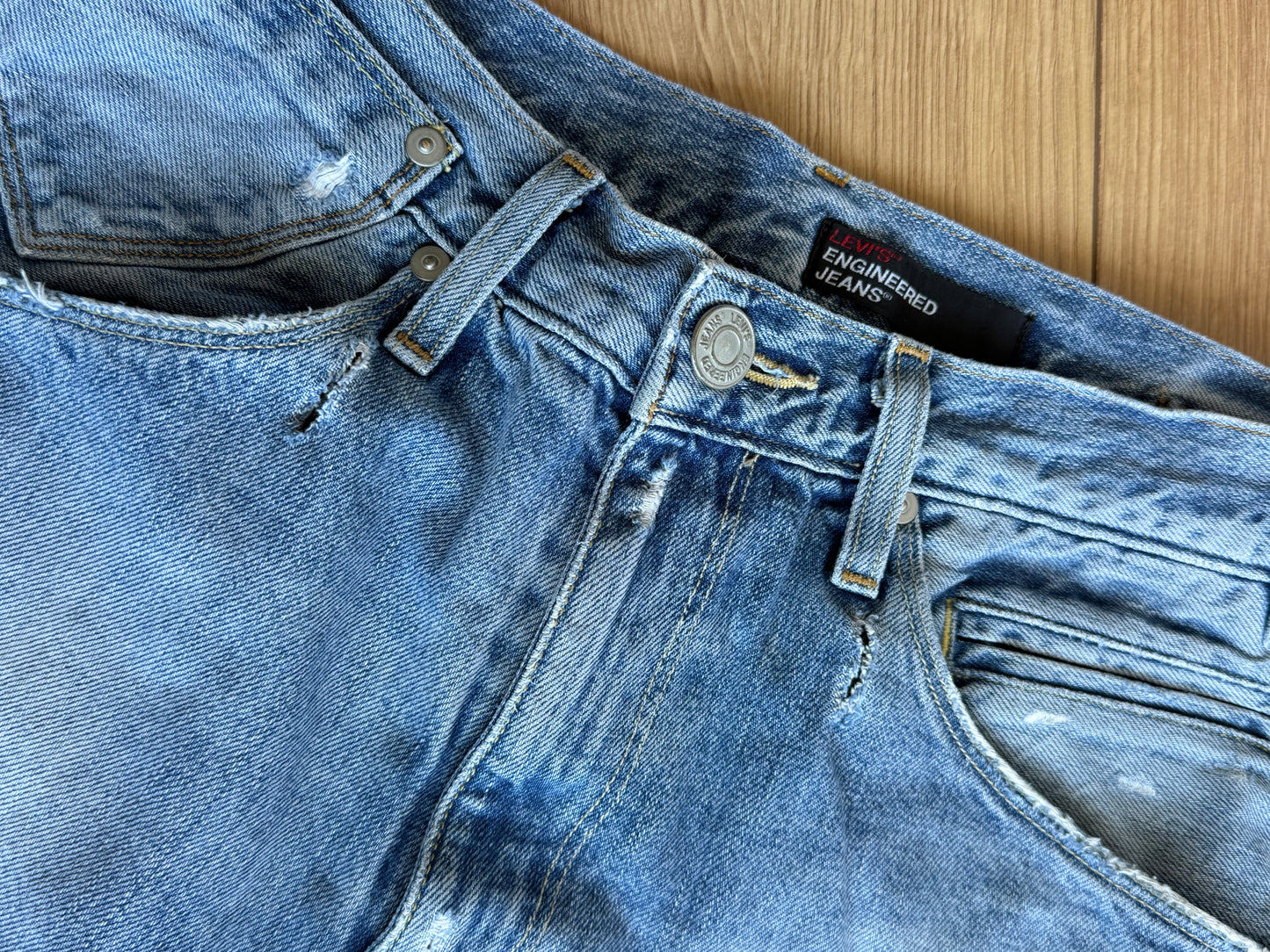 Levi’s Engineered cinch jeans - Size M