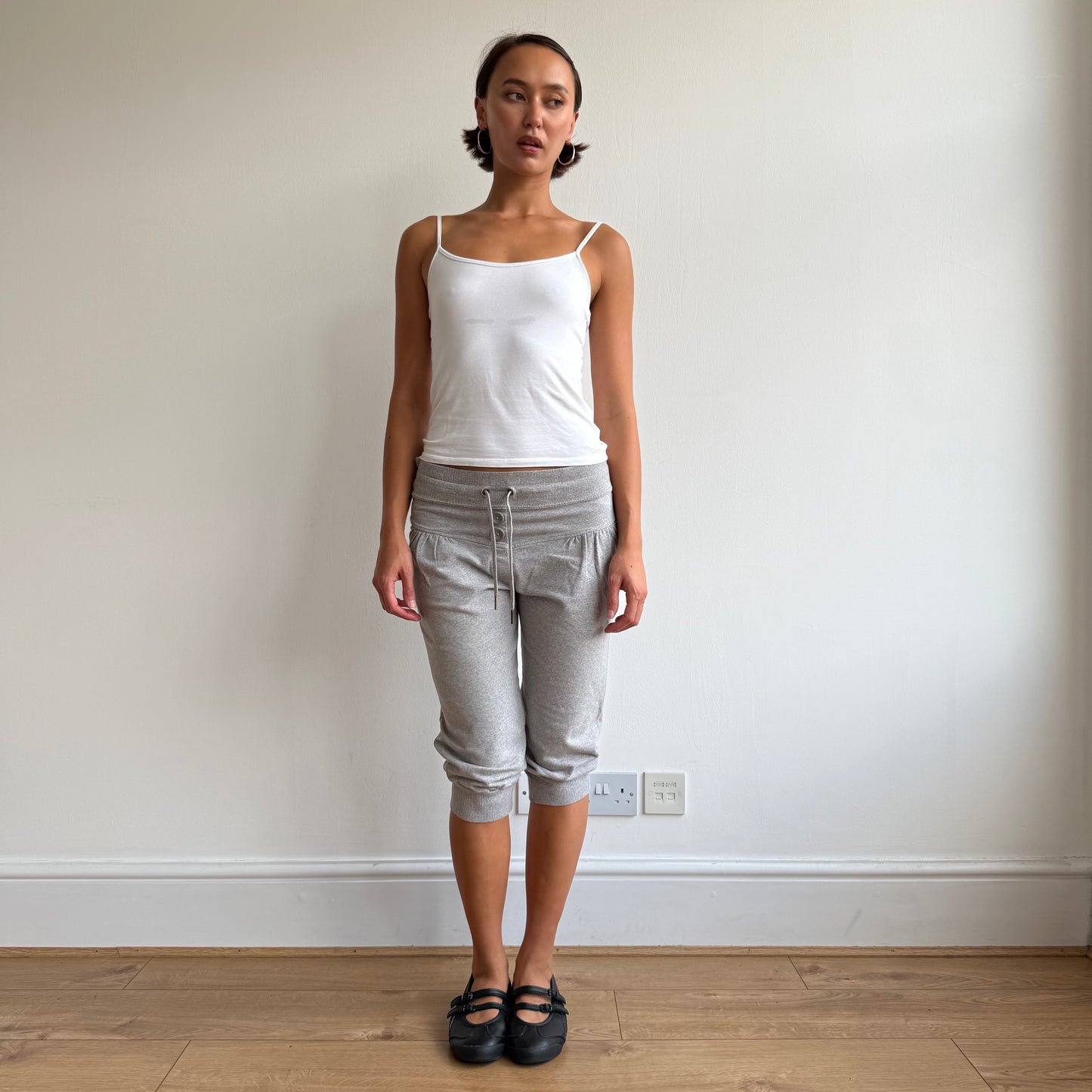 Grey button baloon capris - Size M