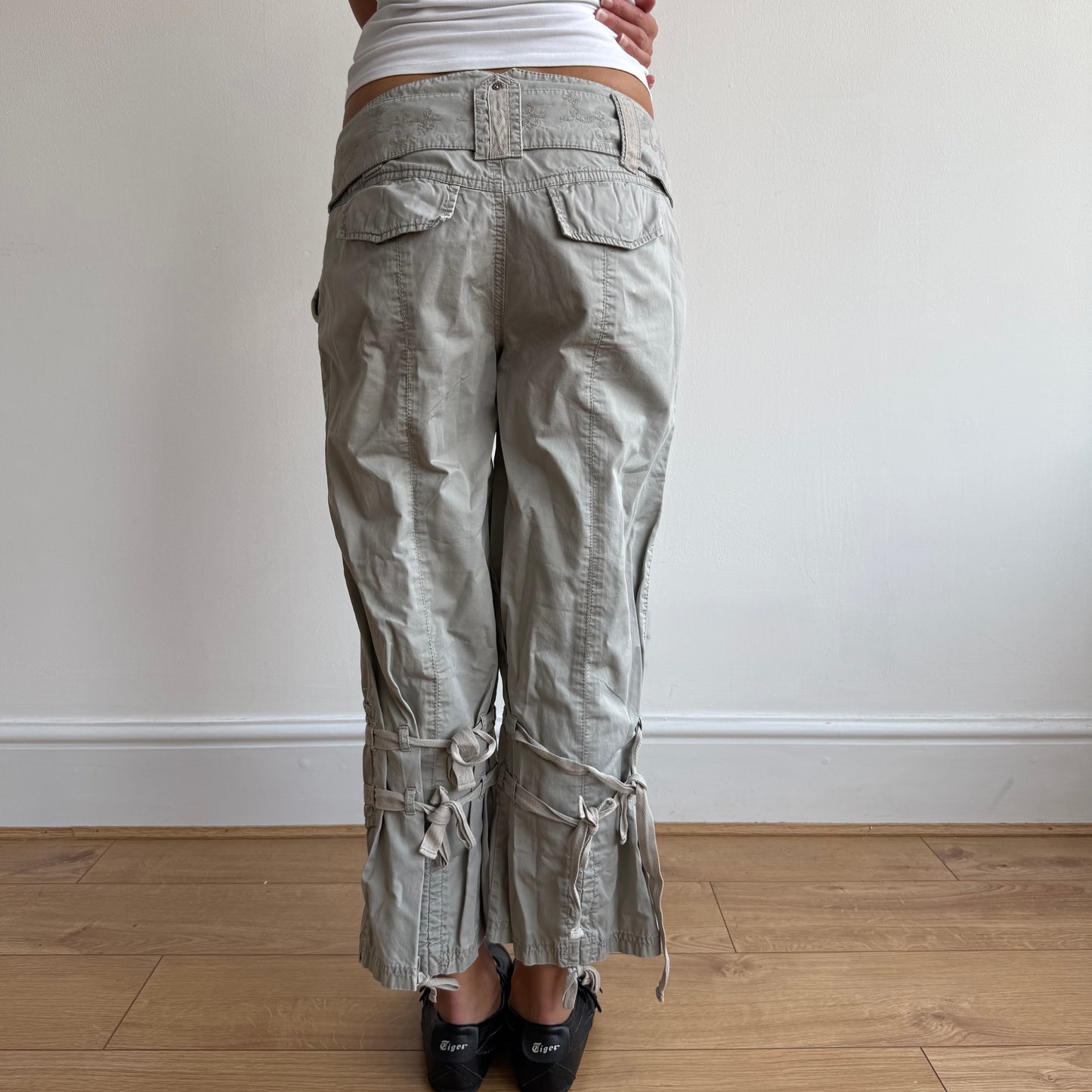 Grey belt ankle tie capris - Size S