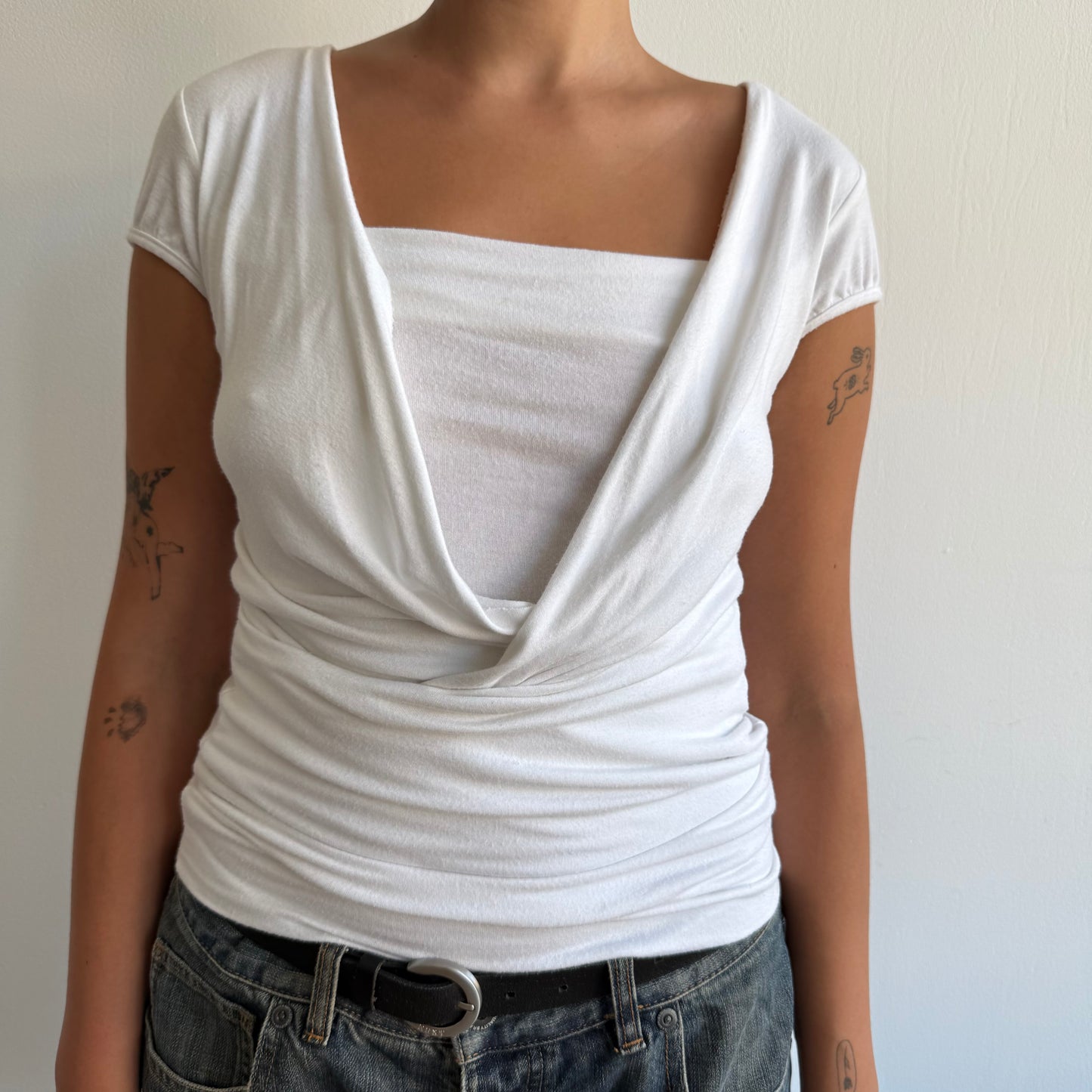 White short sleeve keyhole top - Size S