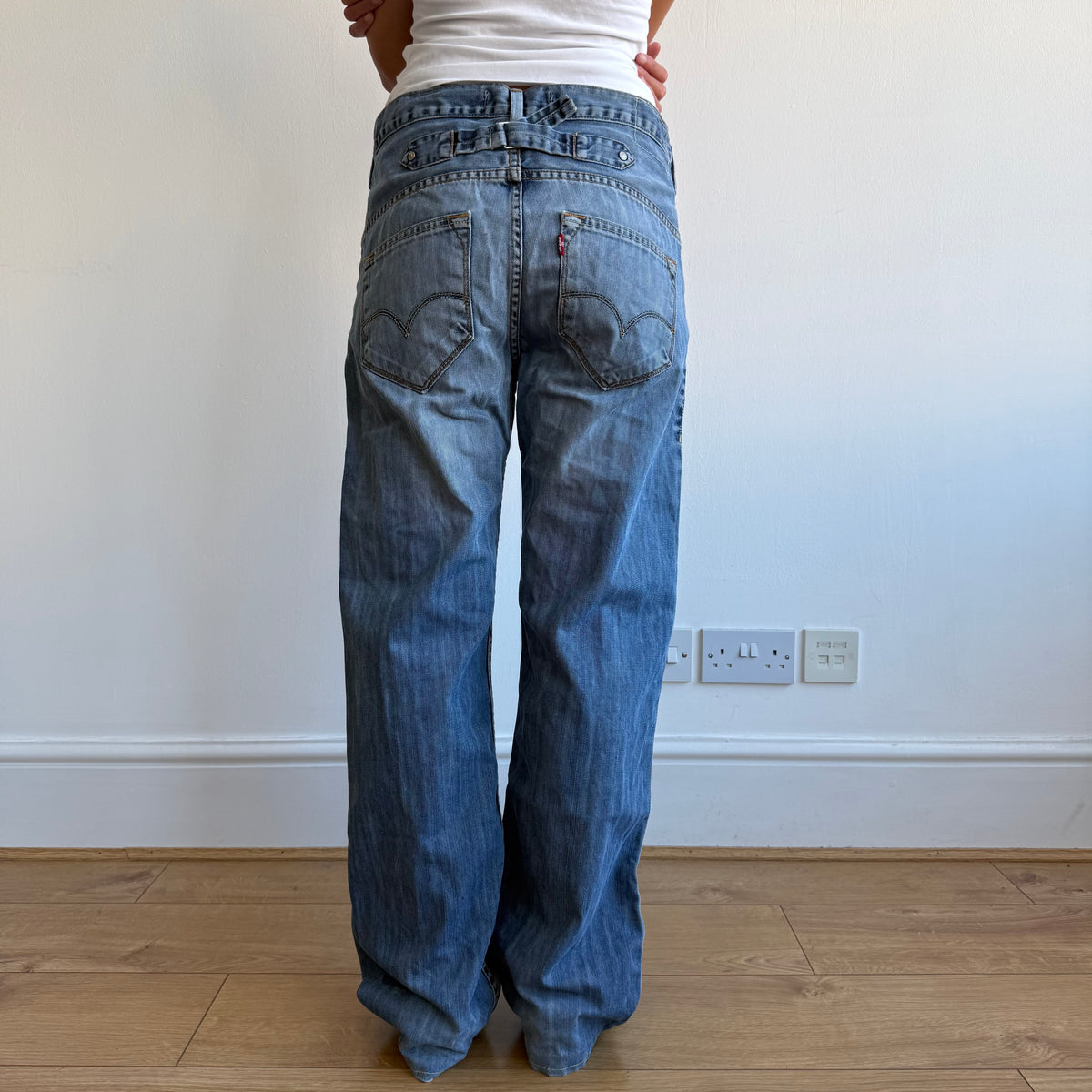 Levi’s cinch back jeans - Size 30x34