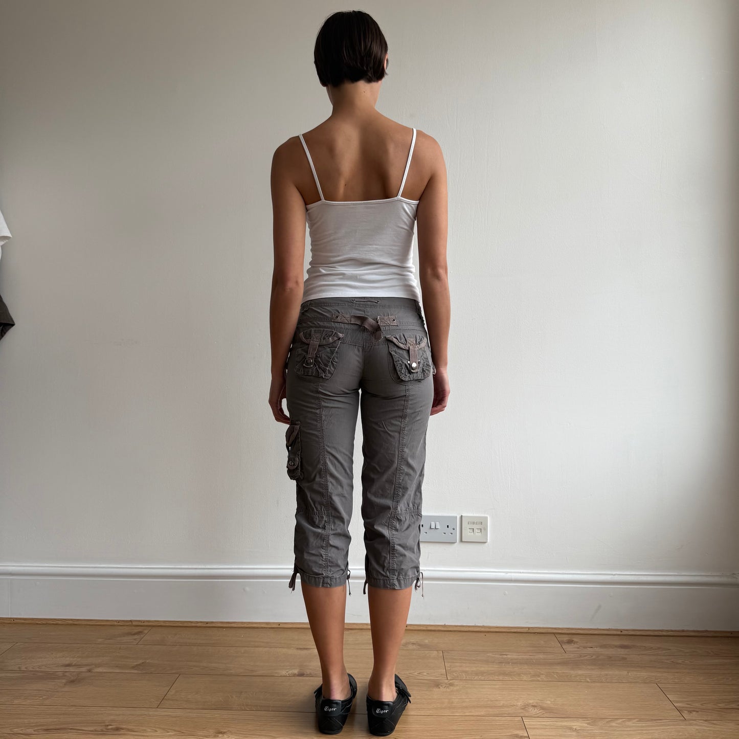 Grey cinch back cargo capris - Size S
