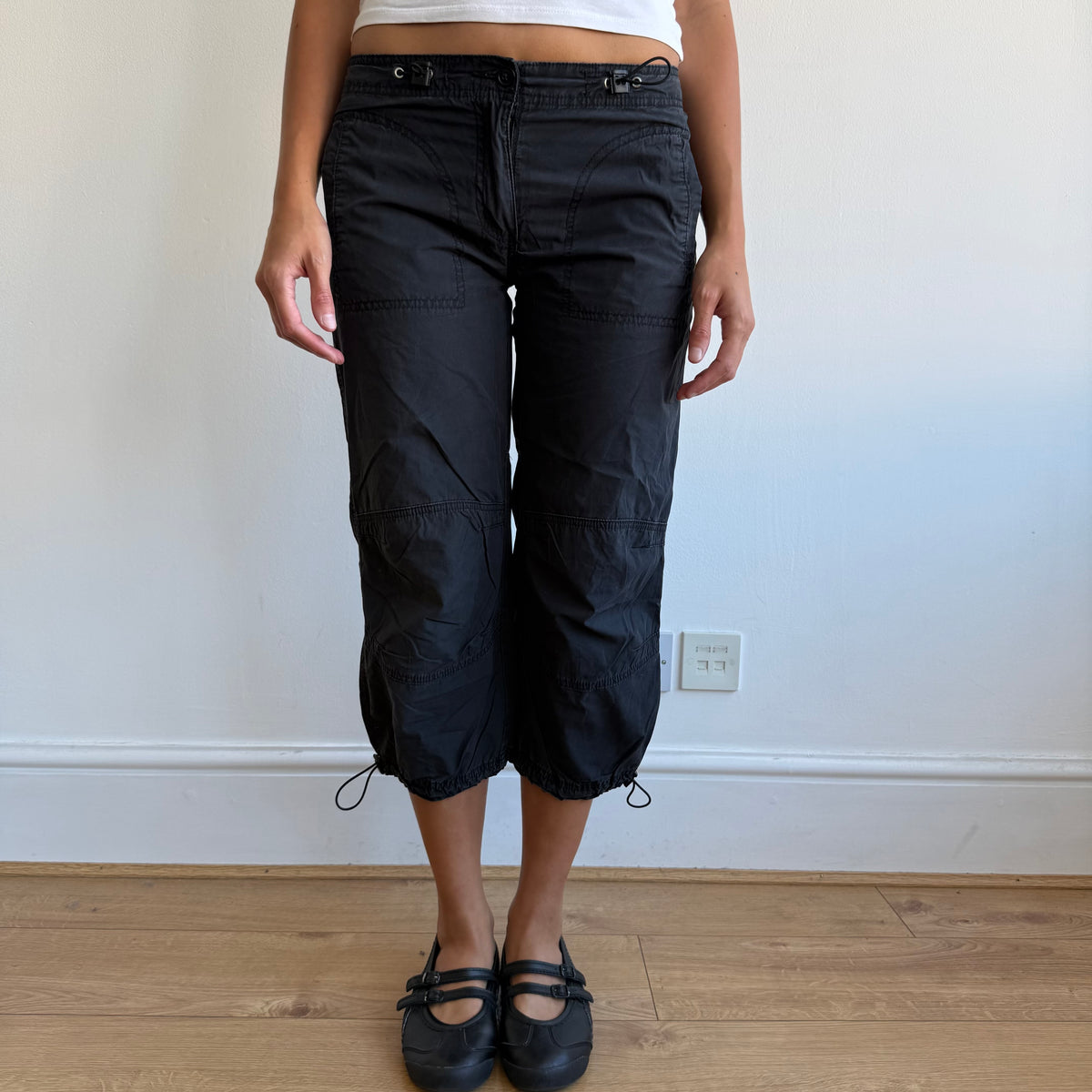 Black toggle cargo capris - Size S