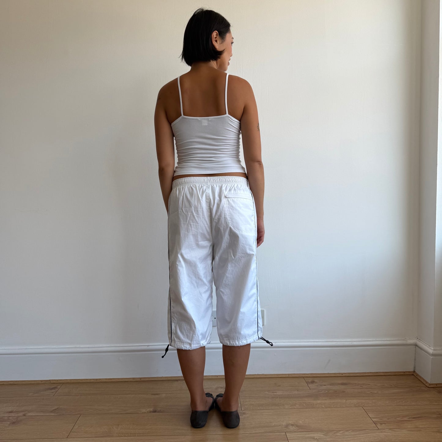 White Nike cargo capris - Size S