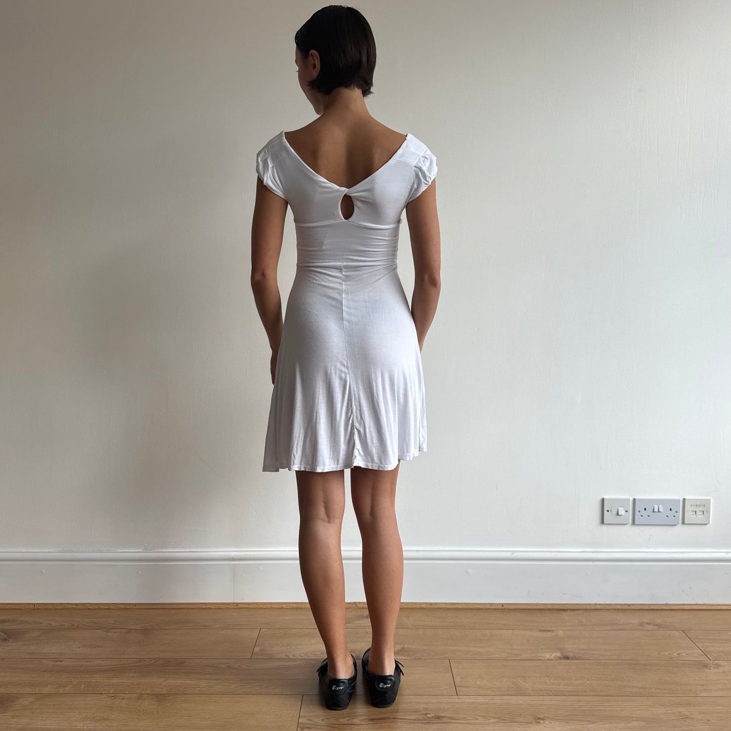 White keyhole twist dress - Size S