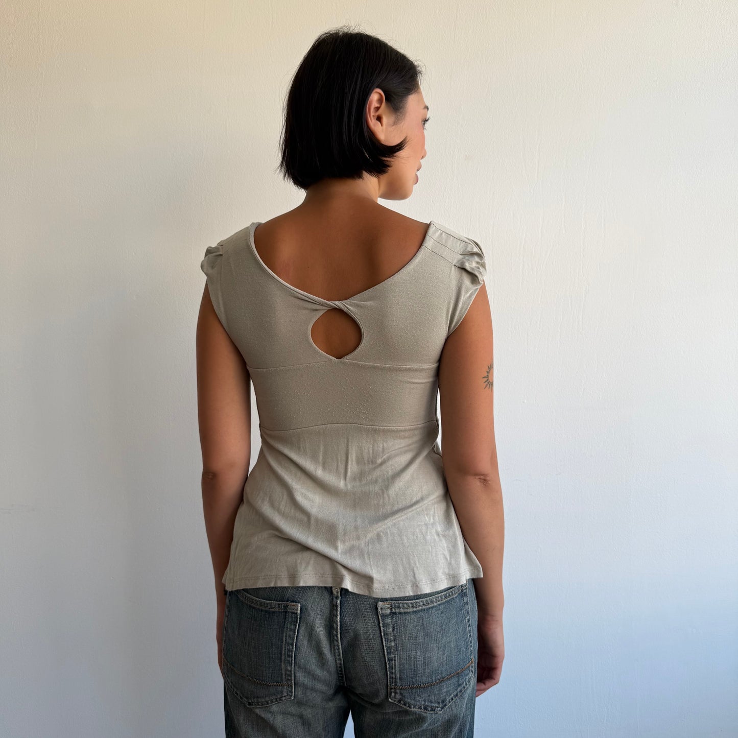 Beige twist keyhole top - Size S