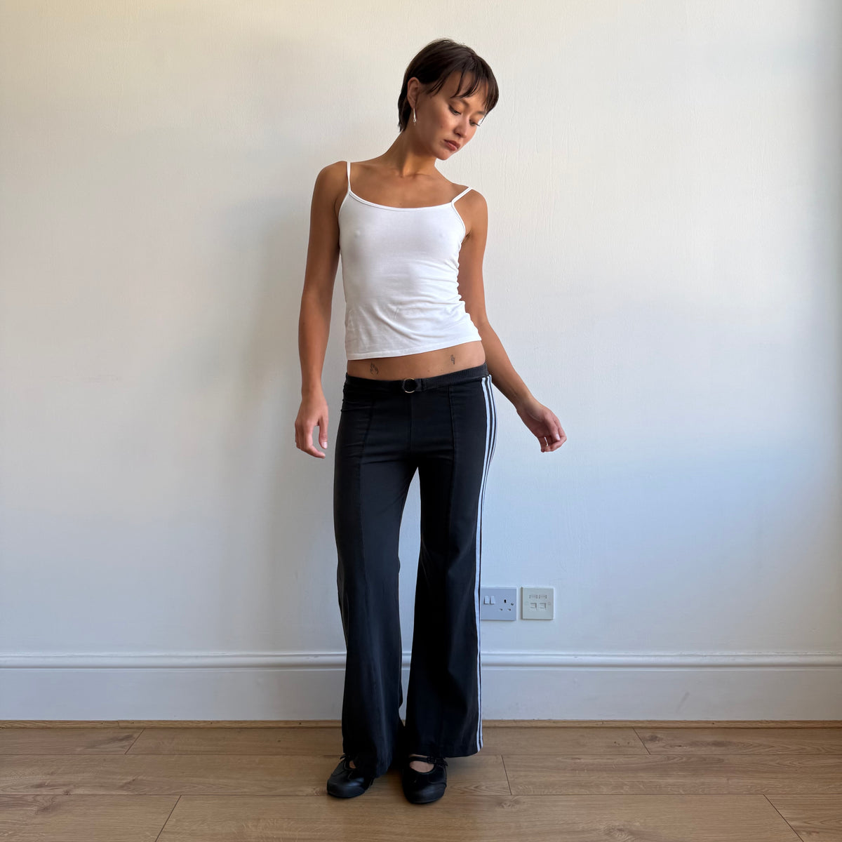 Black o-ring Adidas flared yoga pants - Size XS