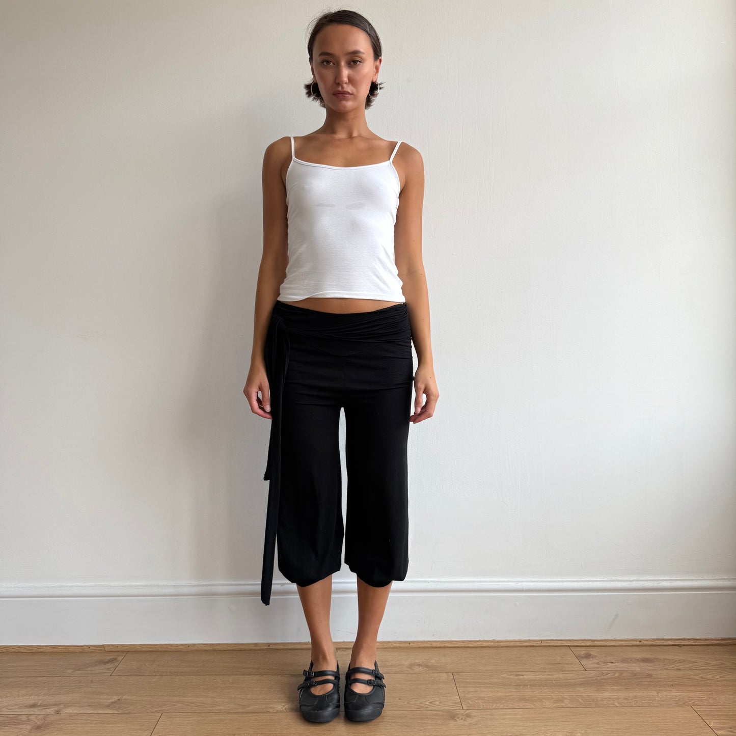 Black bubble tie waist capris - Size S