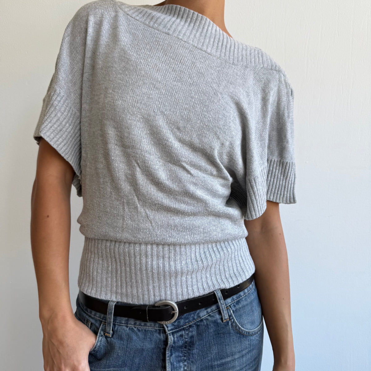 Grey slouchy short sleeve knit - Size M