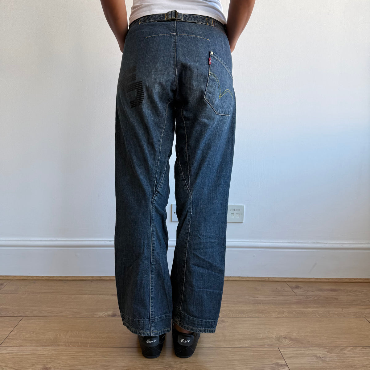Levi’s Engineered cinch back jeans - Size 28x32