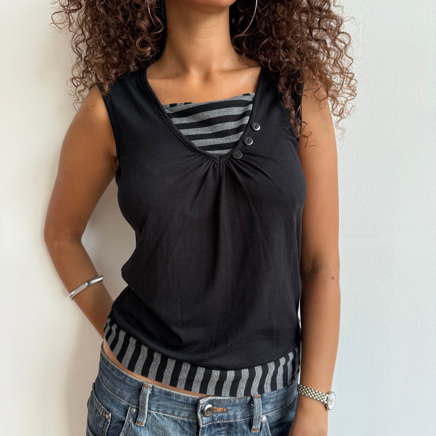 Black striped keyhole top - Size M