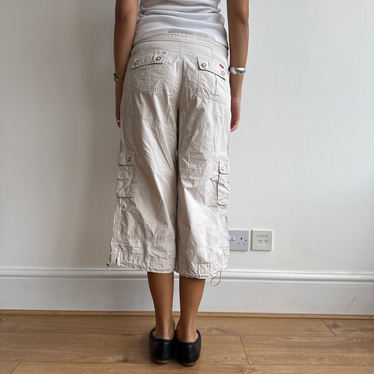 Beige toggle cargo capris - Size M