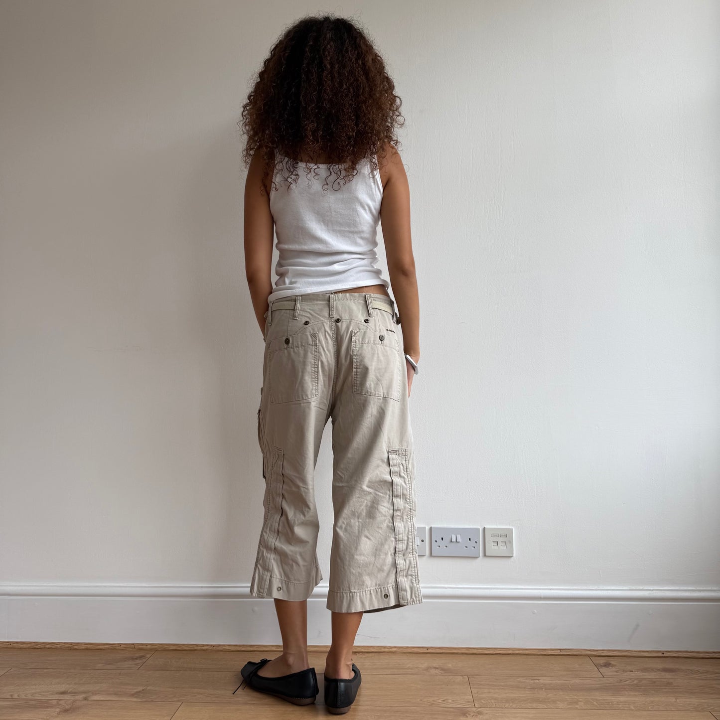 Beige cargo toggle capris - Size M