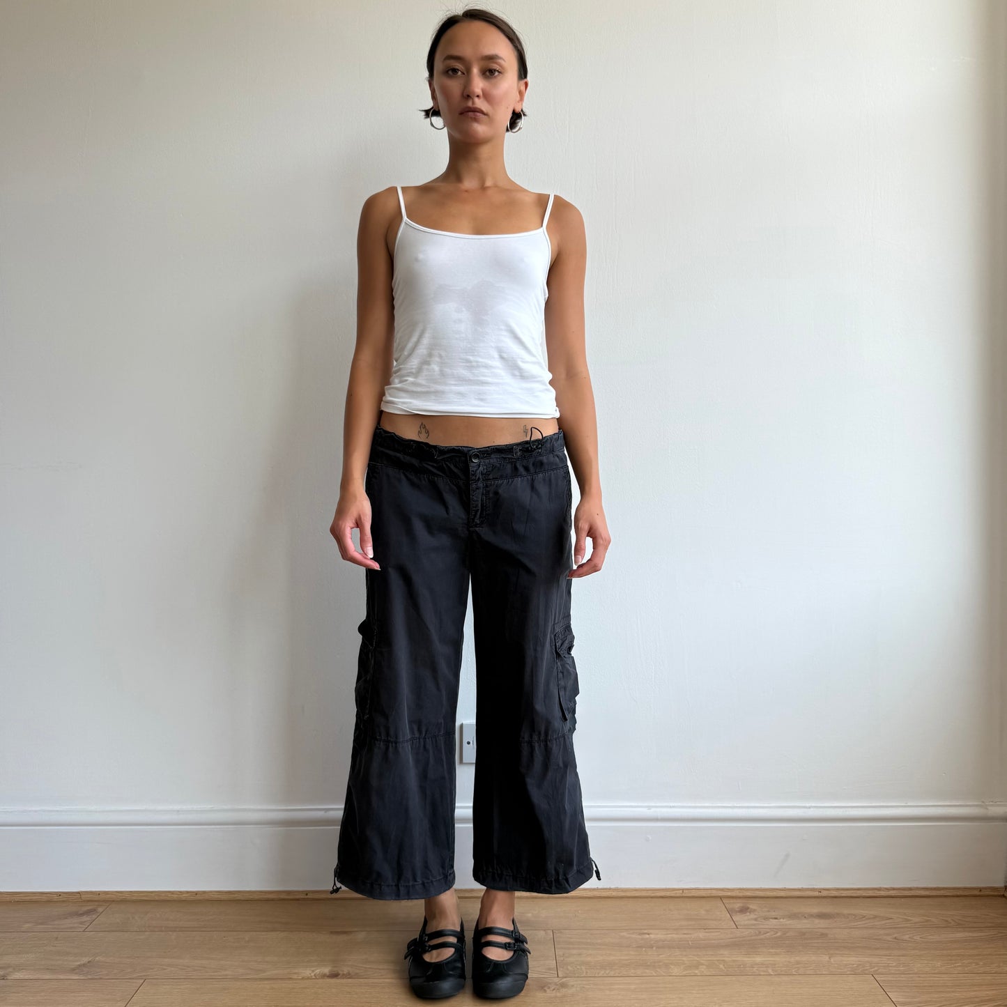 Black toggle cargo capris - Size S/M