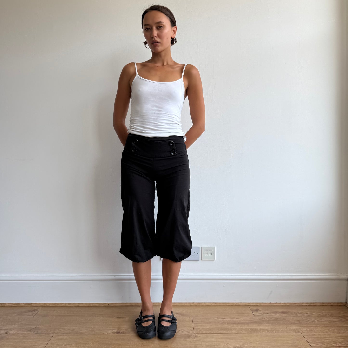 Black button bubble capris - Size XS