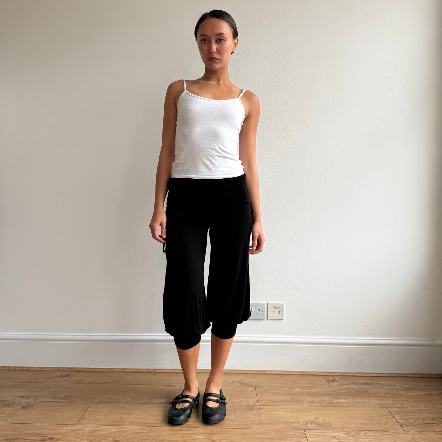Black adjustable ruched capris - Size S