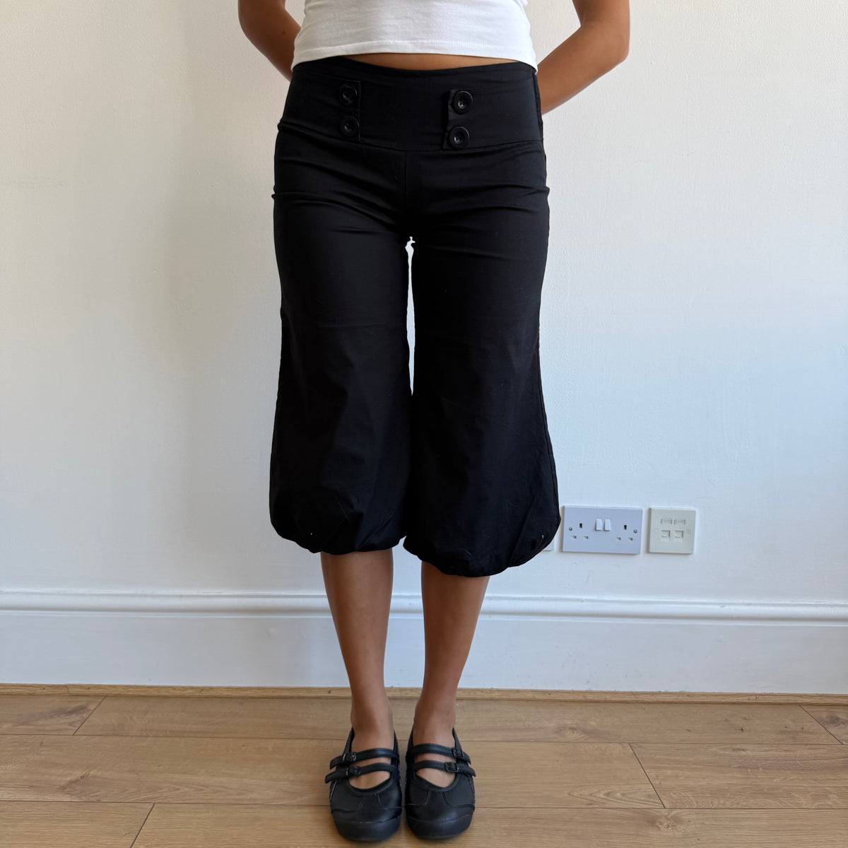 Black button bubble capris - Size S