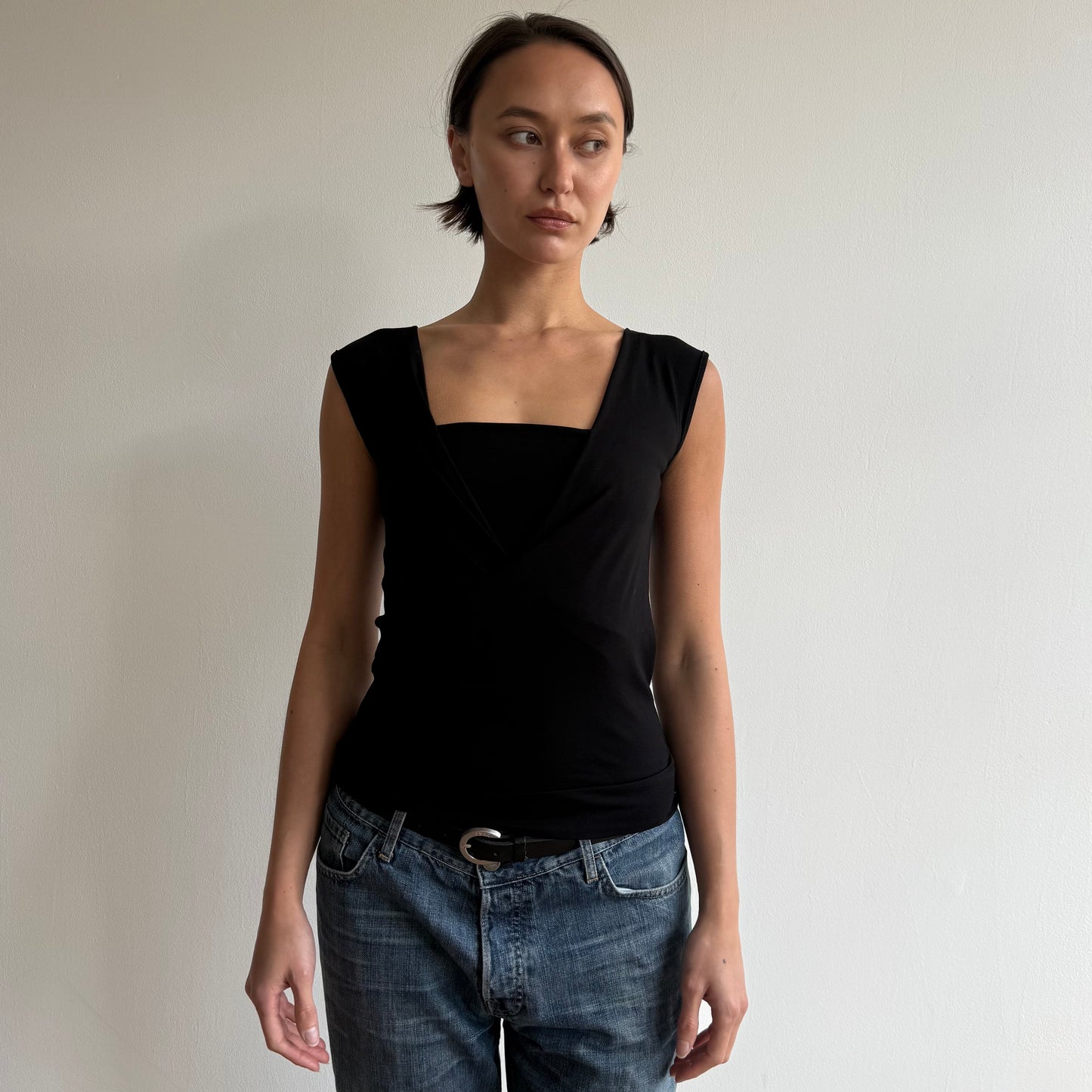 ‘The Keyhole Top’ sleeveless - Black