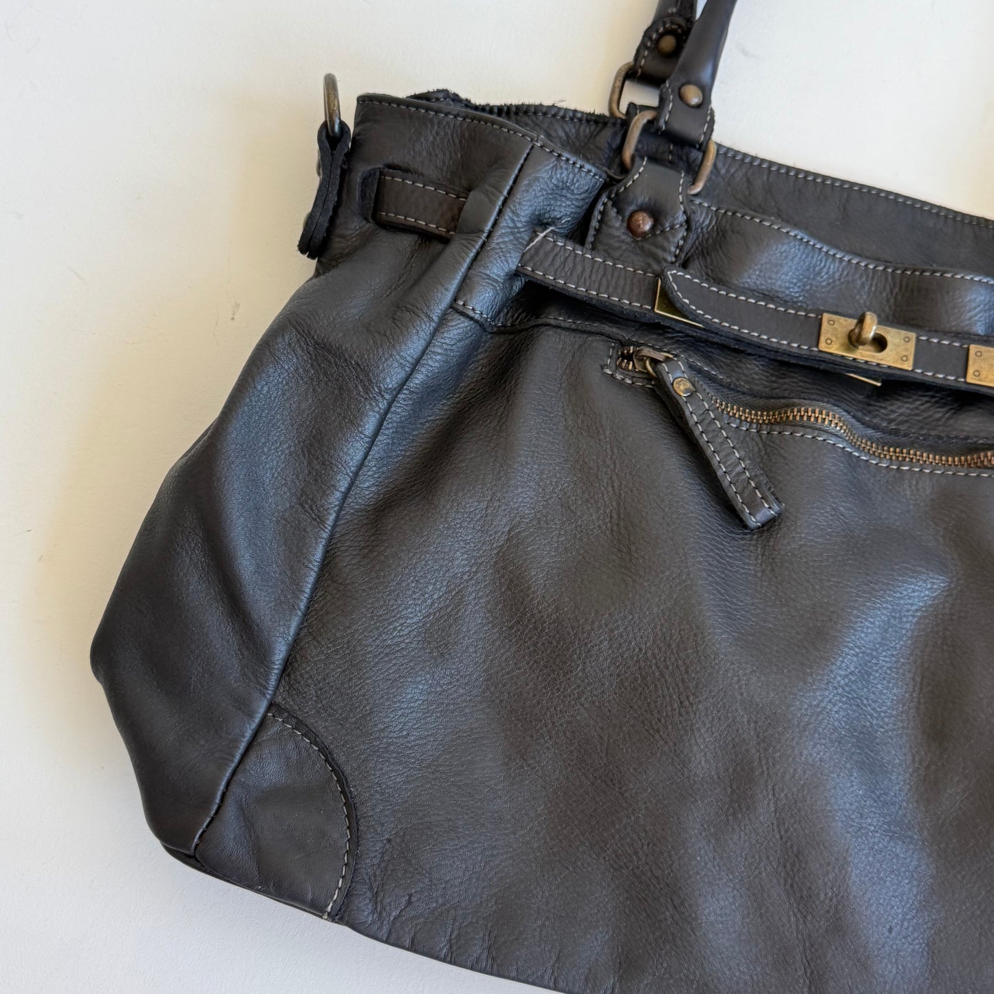 Black leather ‘firkin’ bag - One Size