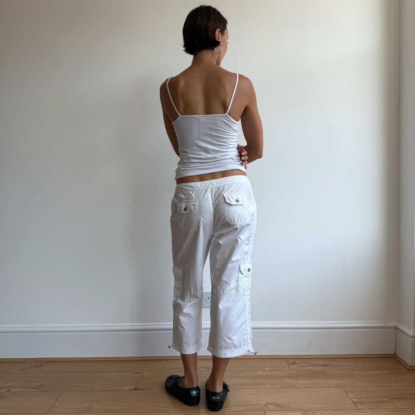 White toggle cargo capris - Size S
