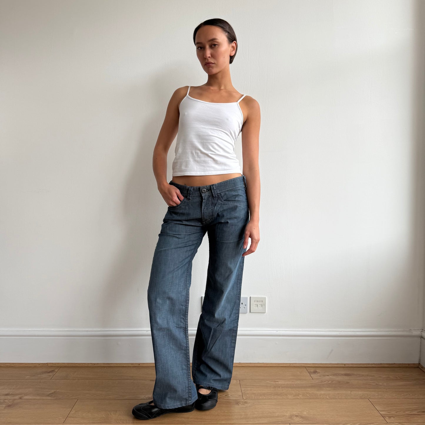Levi’s star cinch back jeans - Size 30x34