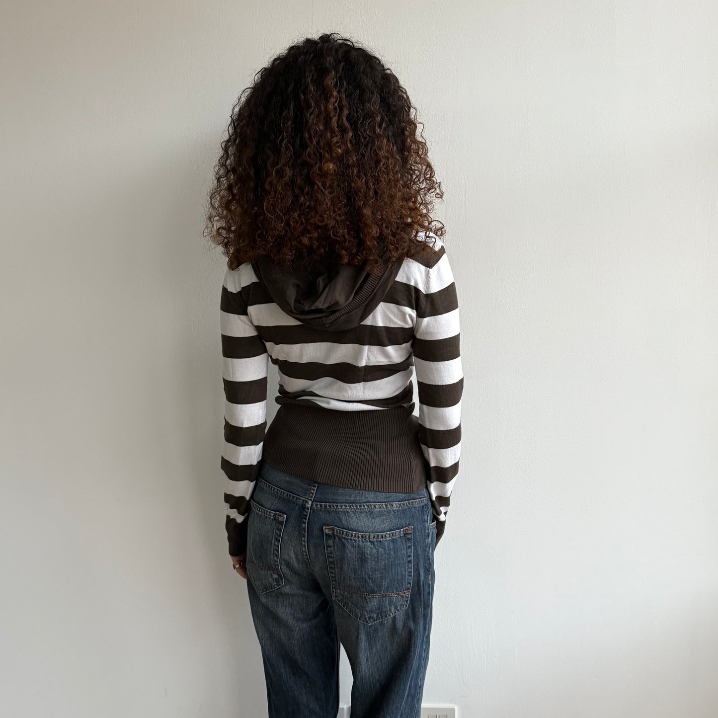 Brown and white striped hoodie - Size M