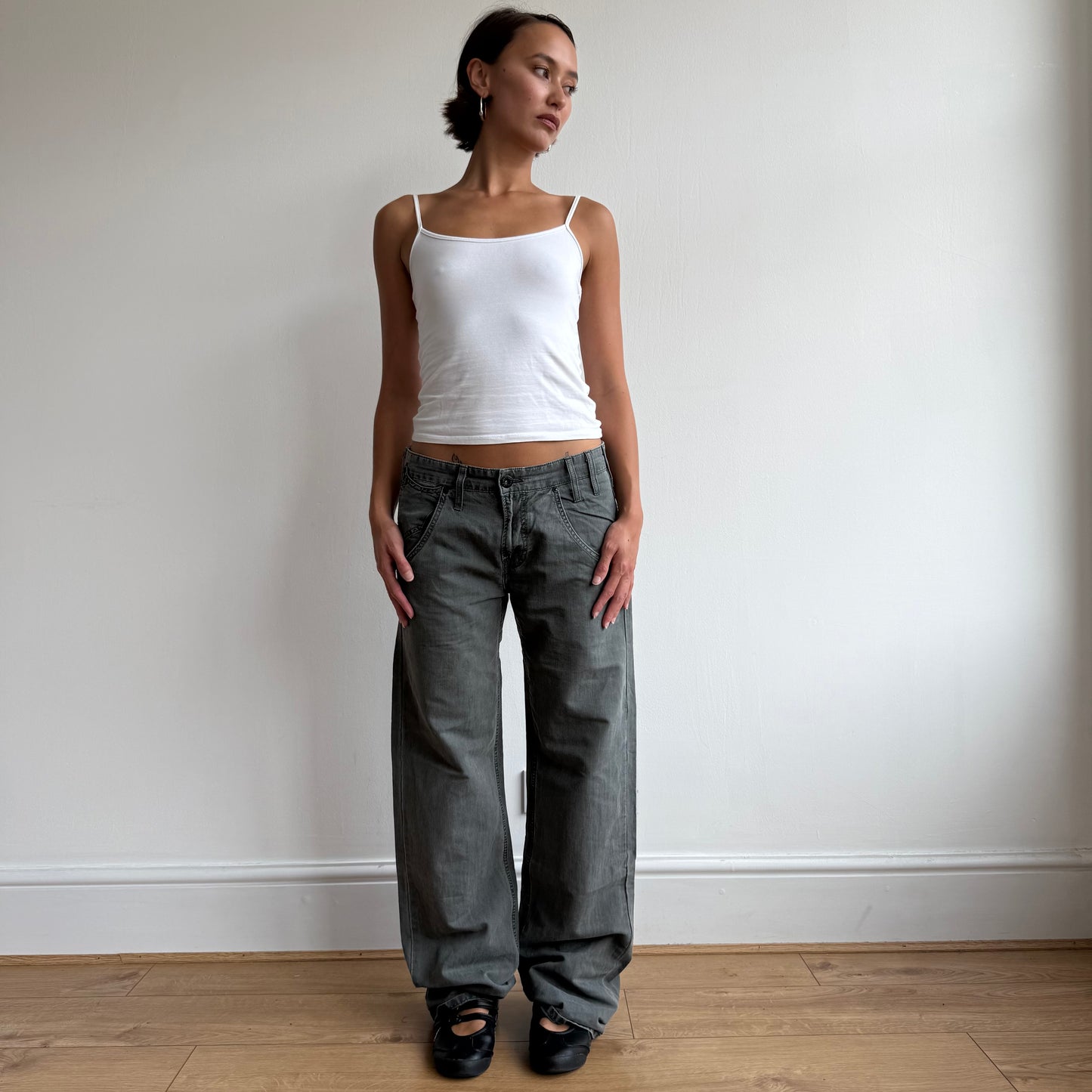 Levi’s grey cinch back jeans - Size 30x34