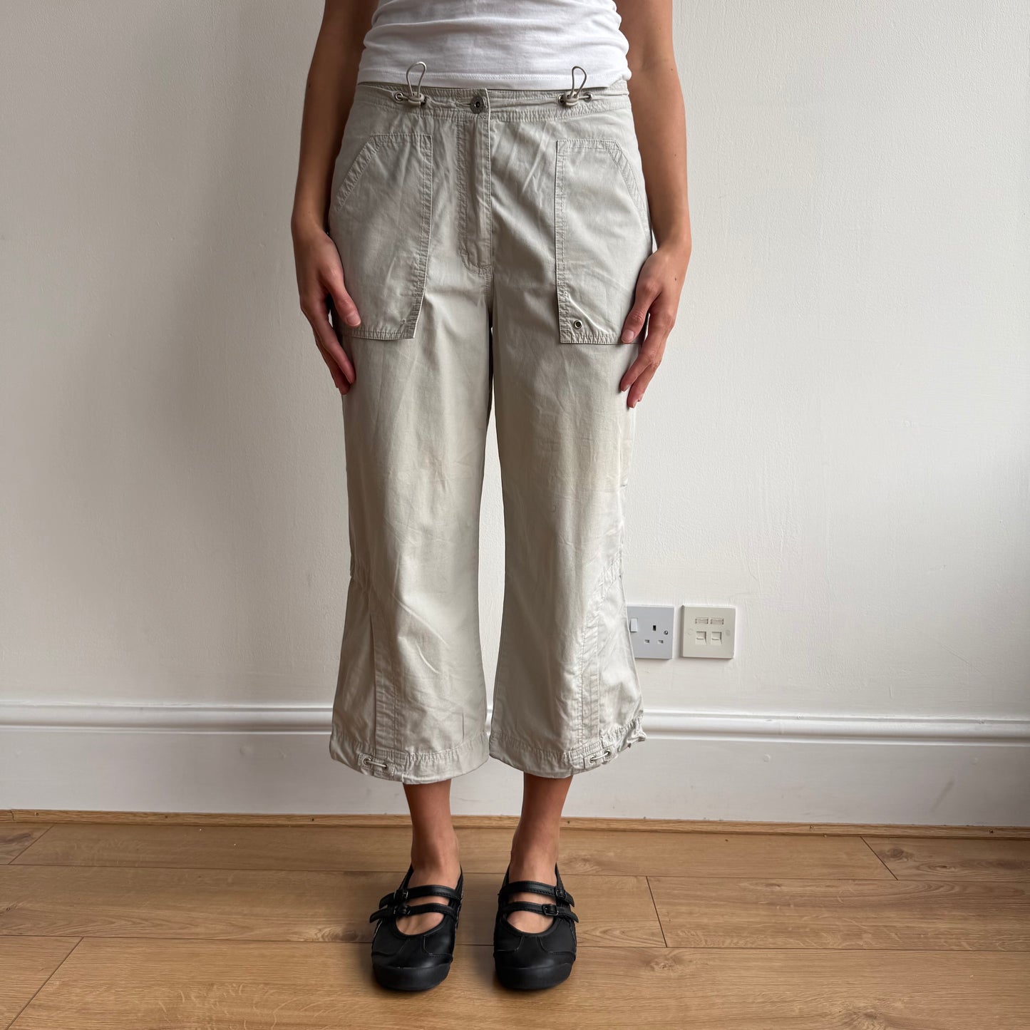 Light grey toggle capris - Size XS