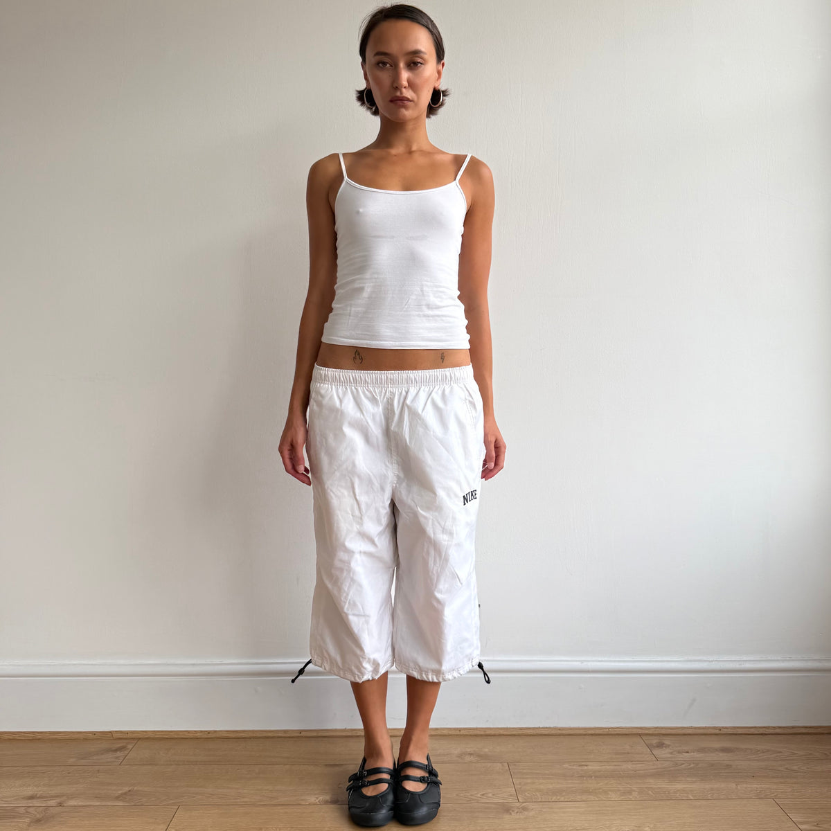 White Nike cargo capris - Size S-M