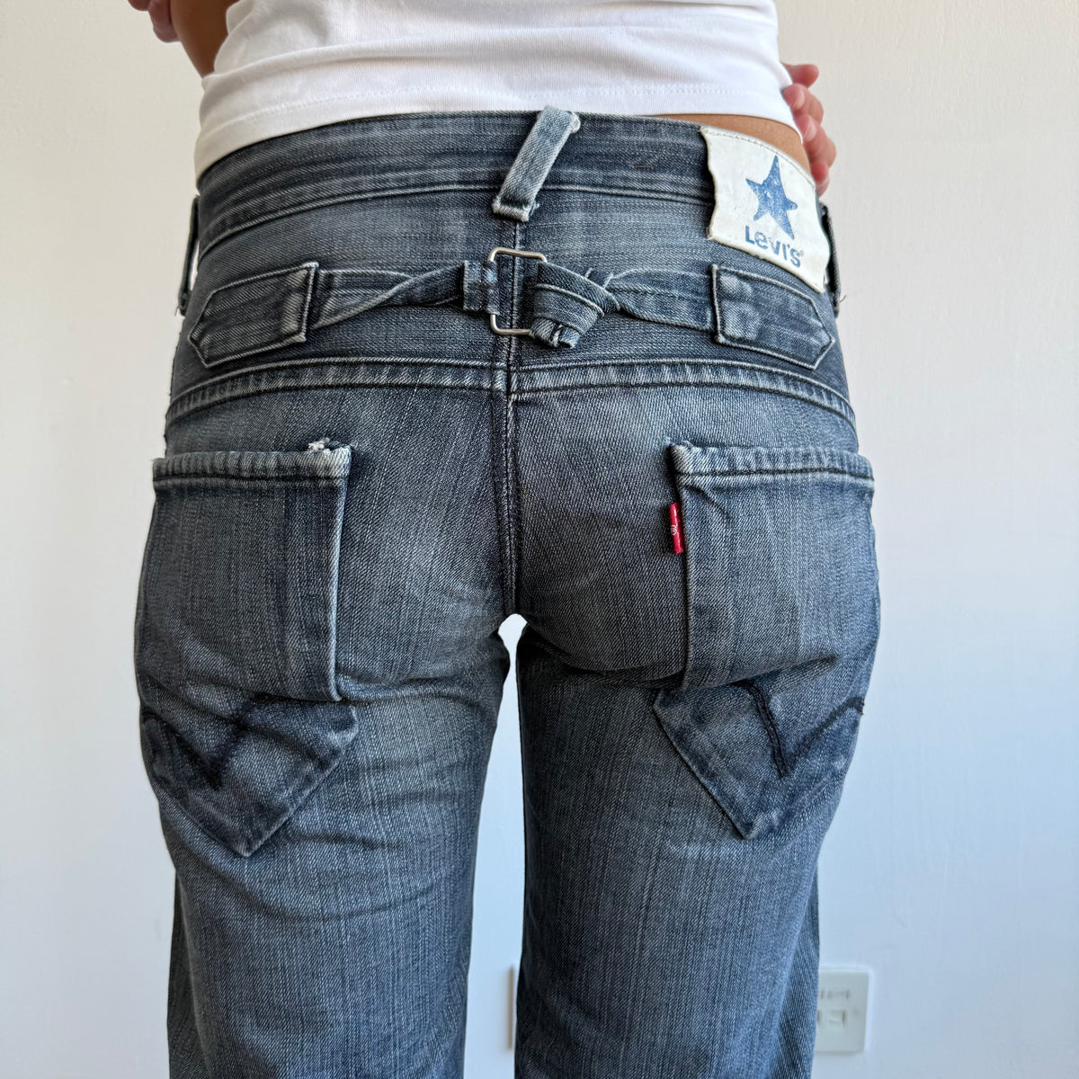 Levi’s cinch back star jeans - Size 29x32