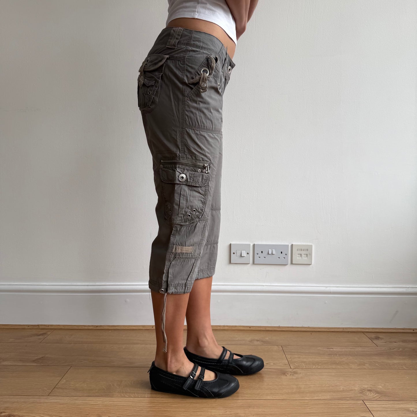 Khaki hardware cargo capris - Size S