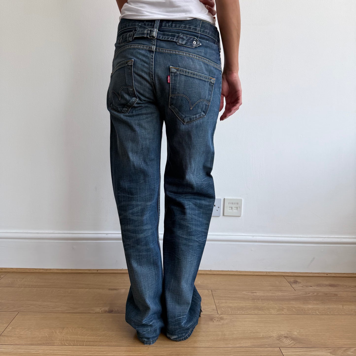 Levi’s cinch back jeans - Size 29x32