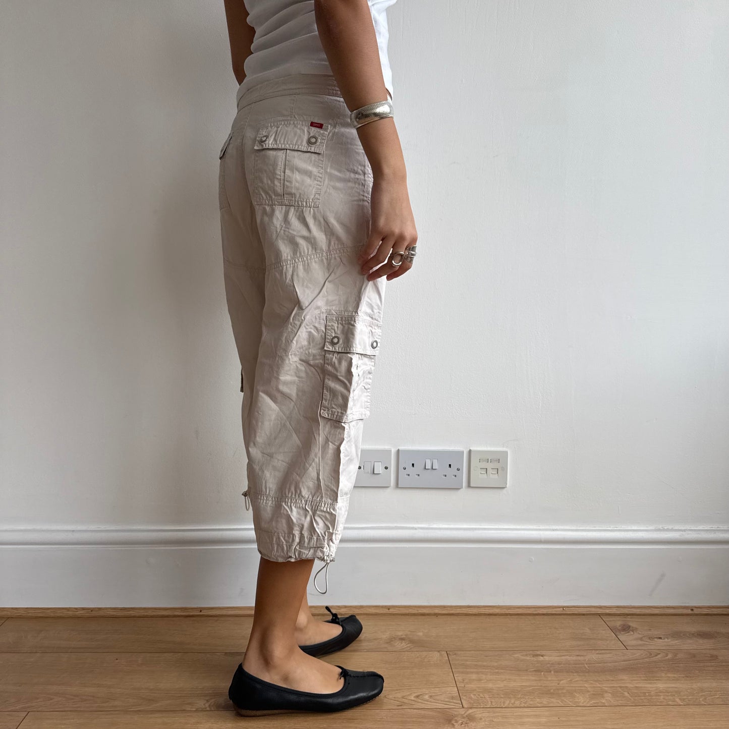 Beige toggle cargo capris - Size M