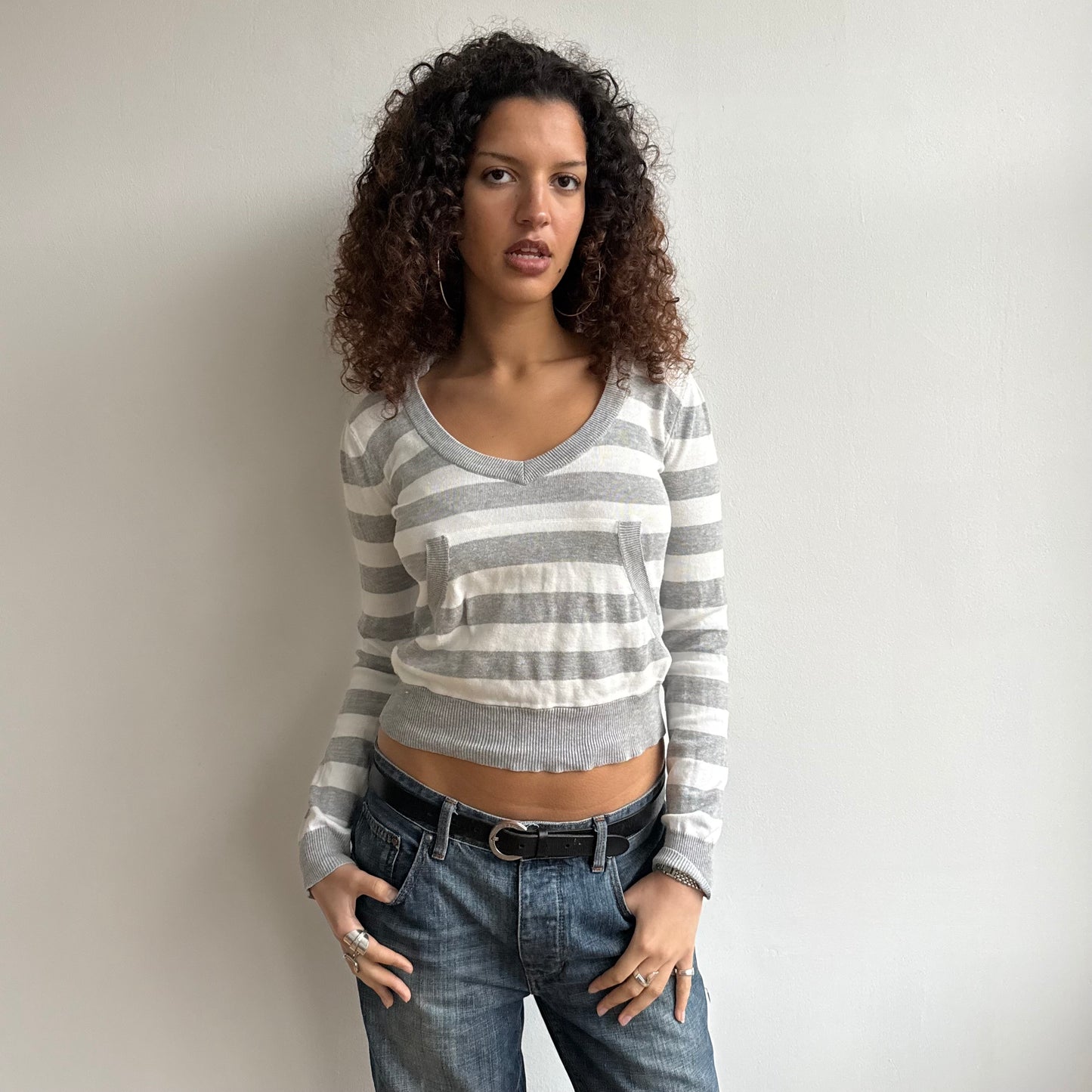 Grey + white striped knit hoodie - Size S