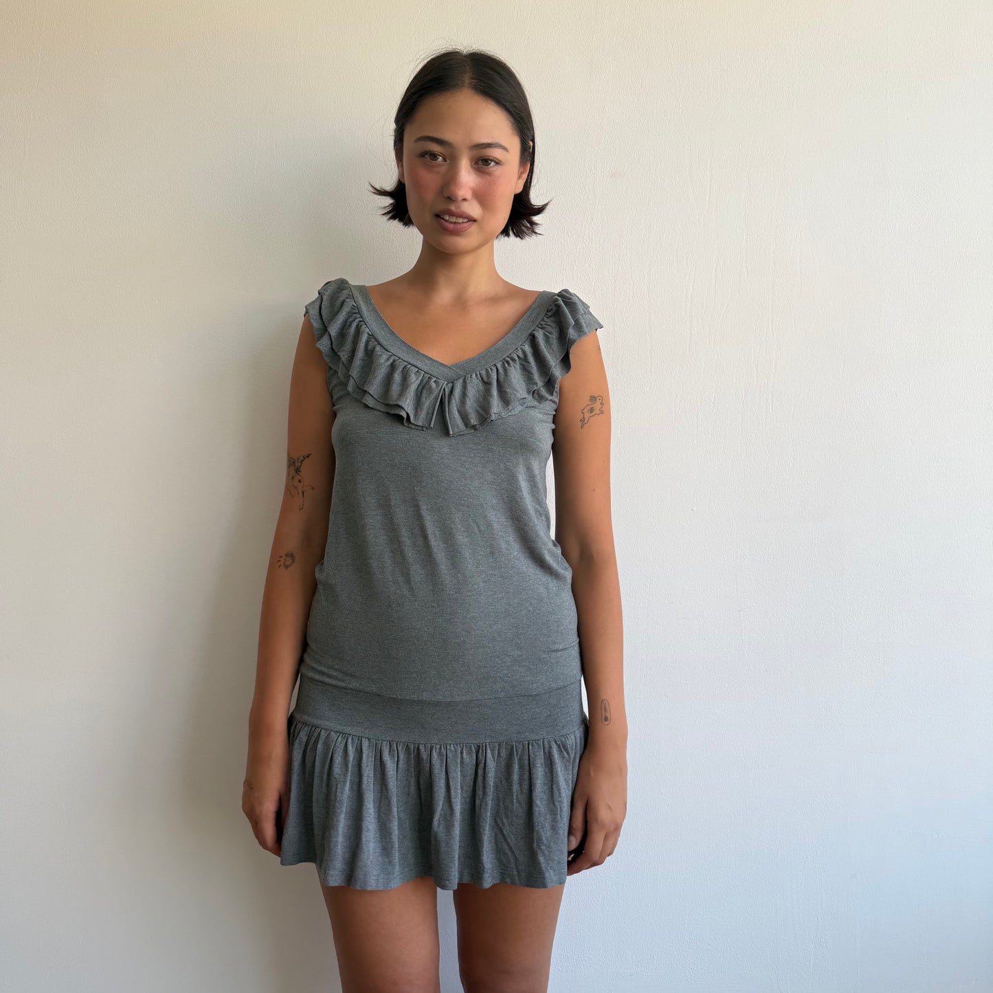 Grey ruffle mini dress - Size M