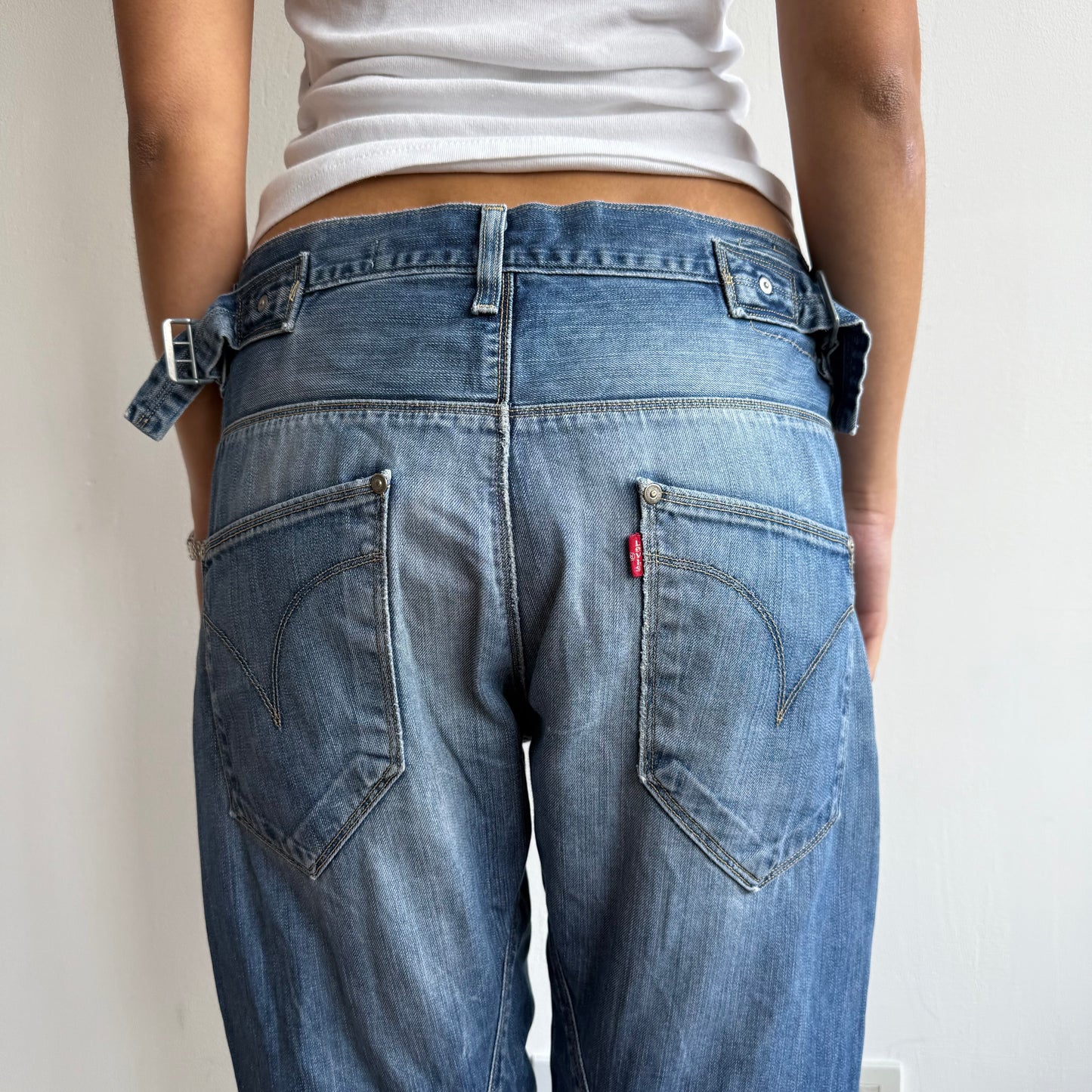 Levi’s Engineered cinch jeans - Size M