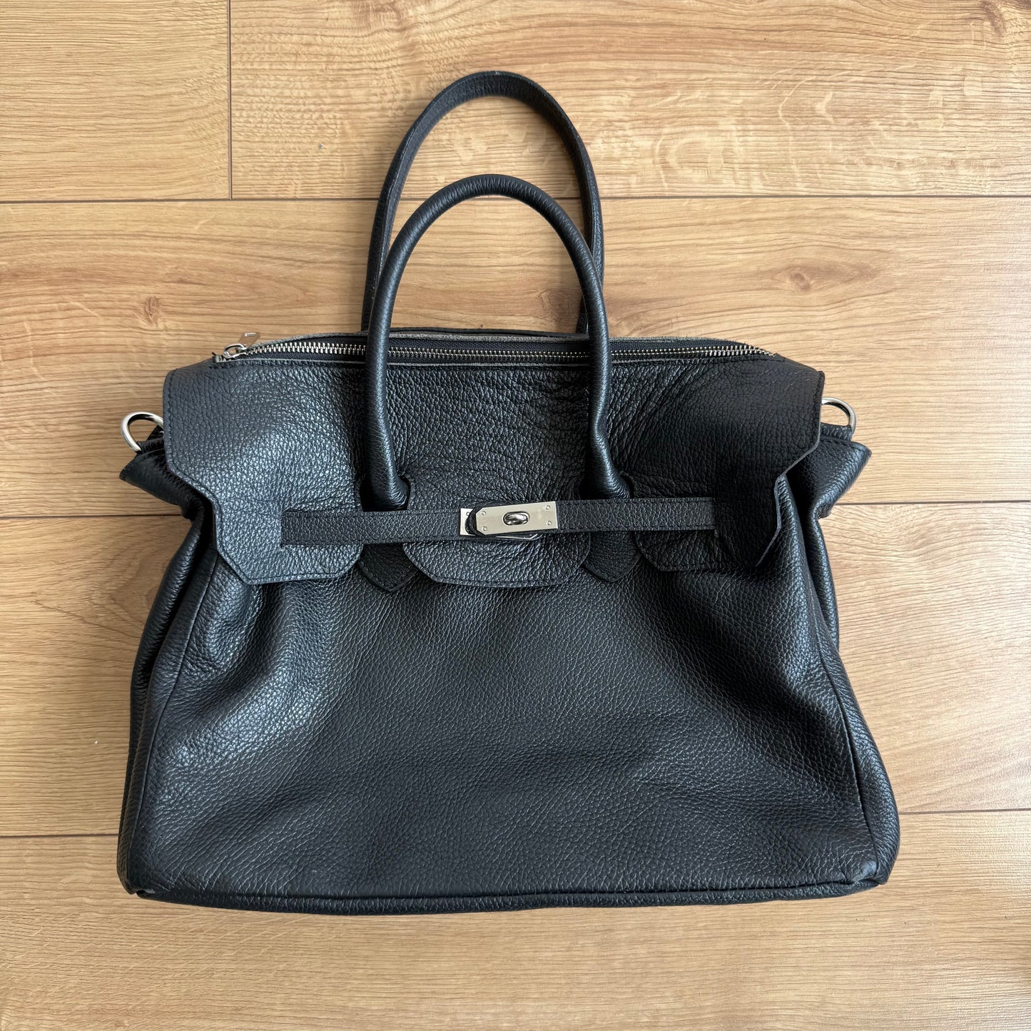 Black leather ‘firkin’ bag - One Size