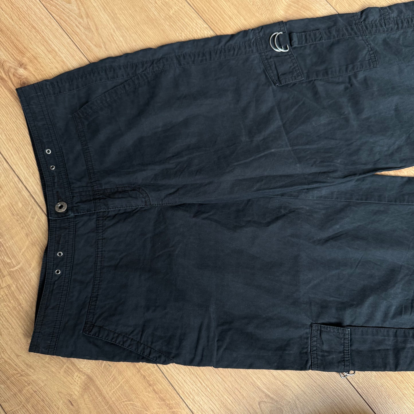 Black cargo pocket capris - Size S