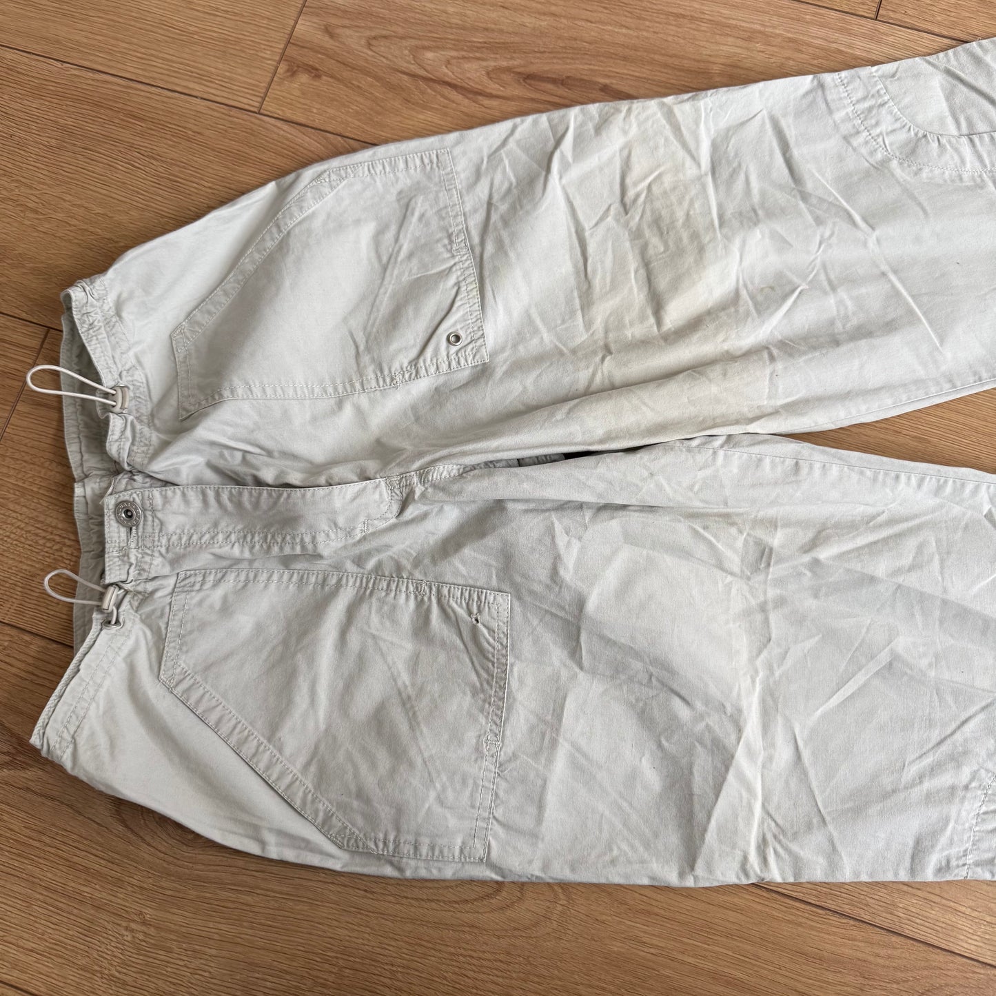 Light grey toggle capris - Size XS