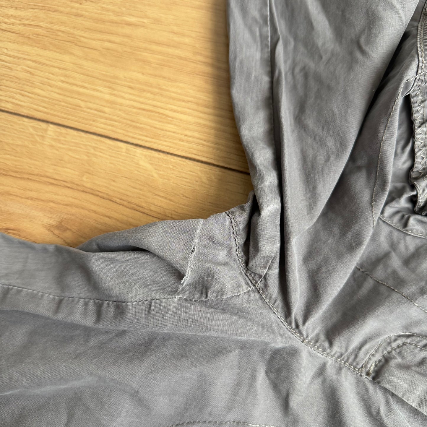 Grey cinch back cargo capris - Size S