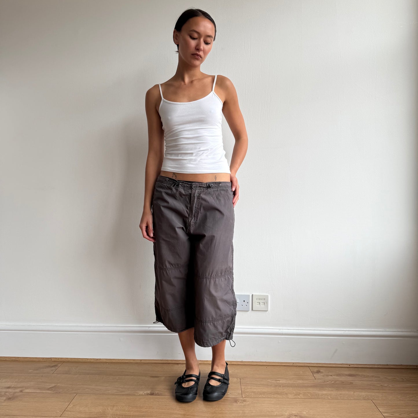 Khaki/grey toggle capris - Size M