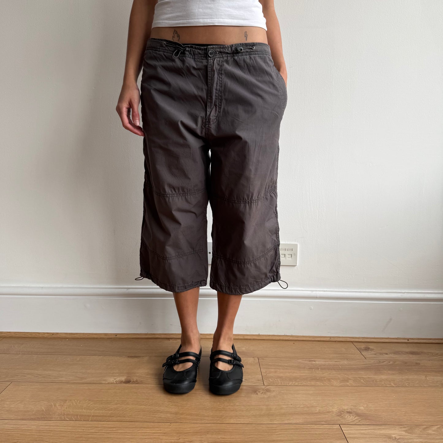 Khaki/grey toggle capris - Size M