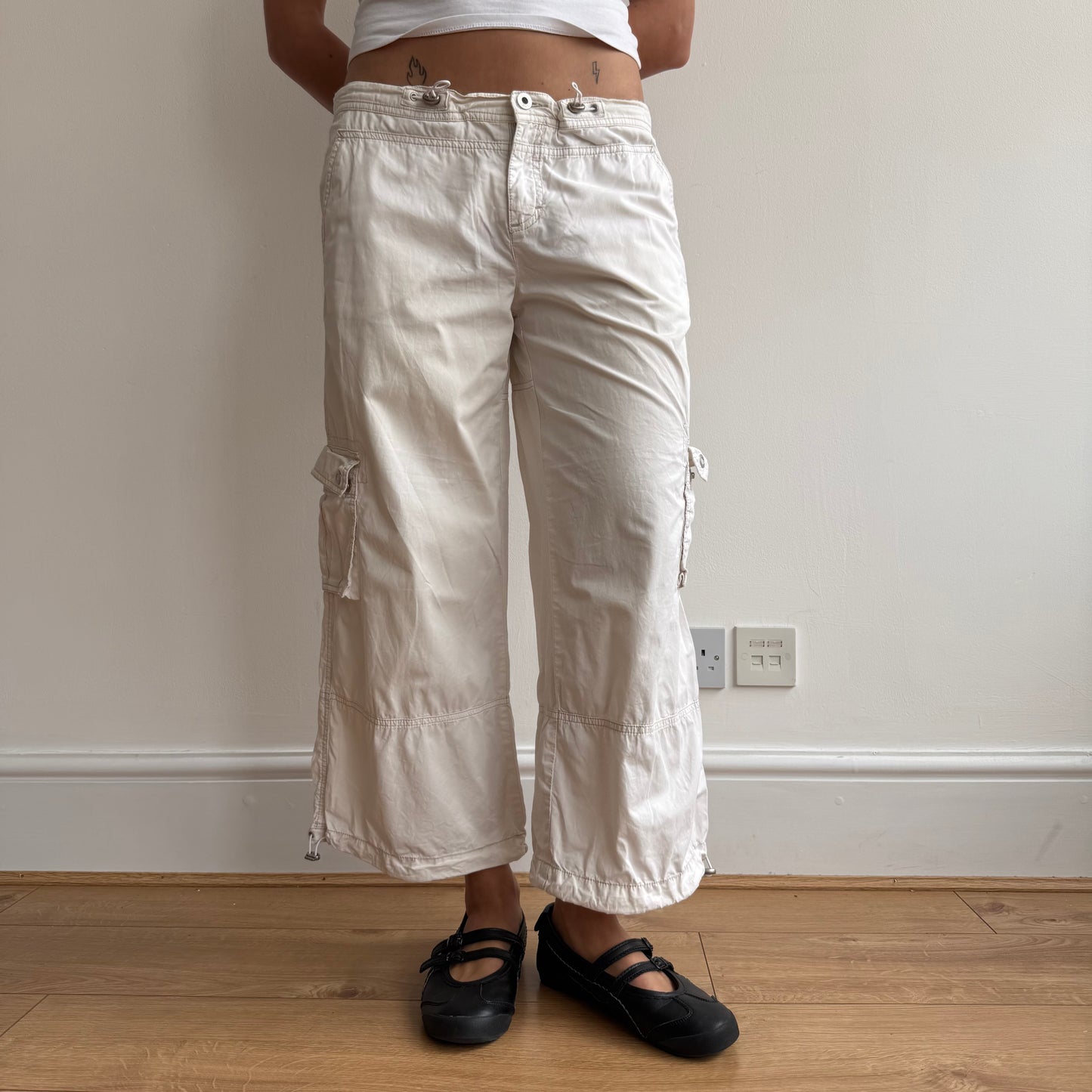 White toggle capris - Size M
