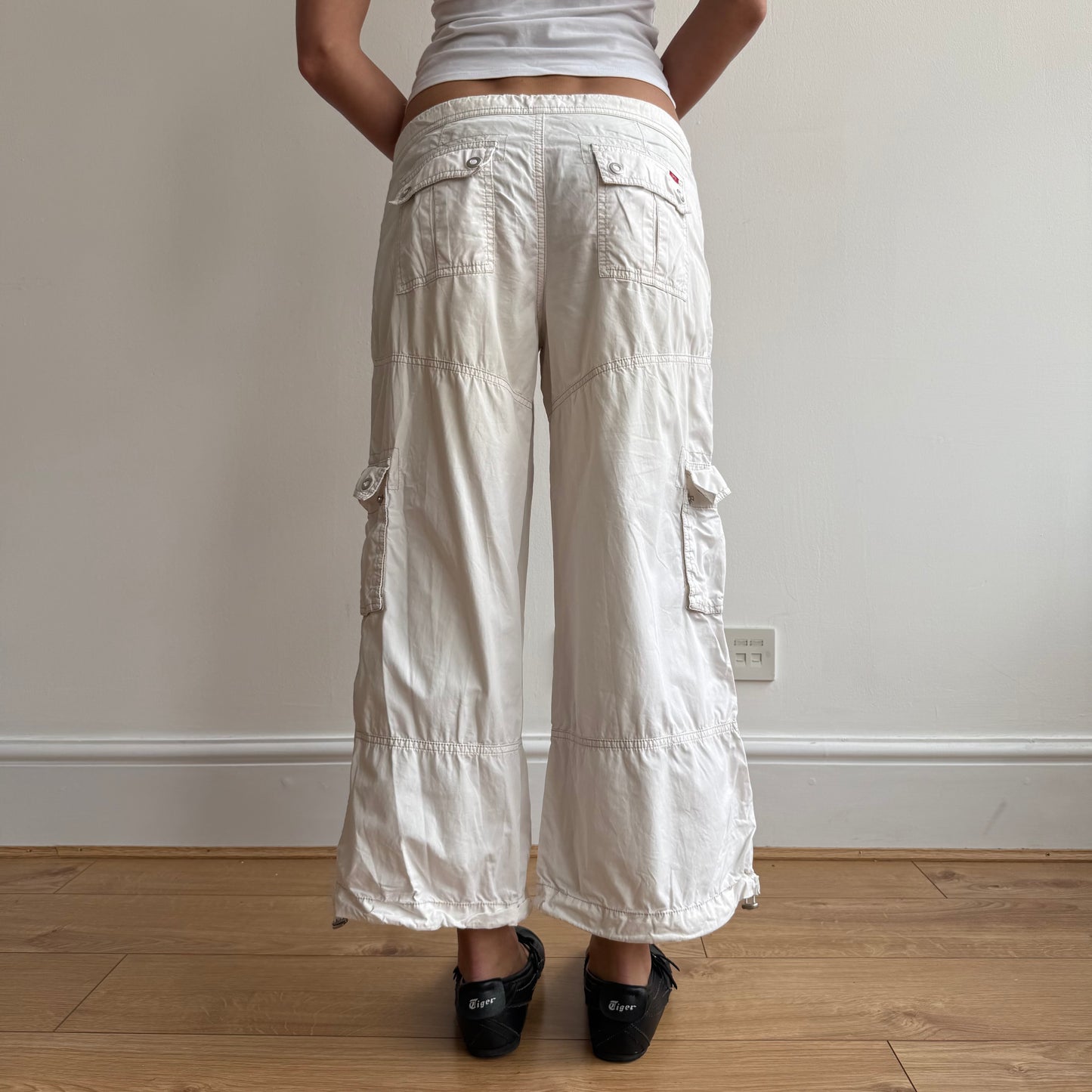 White toggle capris - Size M