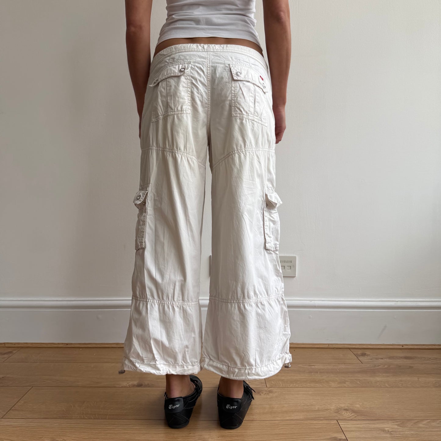 White toggle capris - Size M